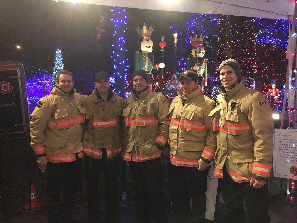 JonEvans6026's tweet photo. Spending some time at the final night of the 2019 BCPFFA Burn Fund Bright Nights at Stanley Park with Saanich and Victoria Firefighters @bcpffa @Local967 https://t.co/W4zogc349N