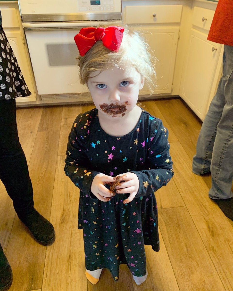 JuliePartin's tweet image. When it’s Day 1 and you already failed your new year diet 

#resolutionfail #2020