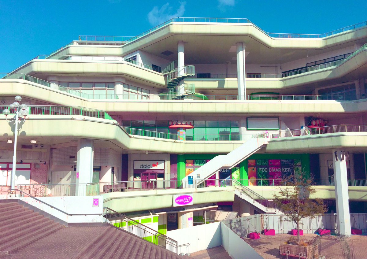 initialtalk's tweet photo. #emptymall #千里セルシー https://t.co/Q7GUVDGuDz