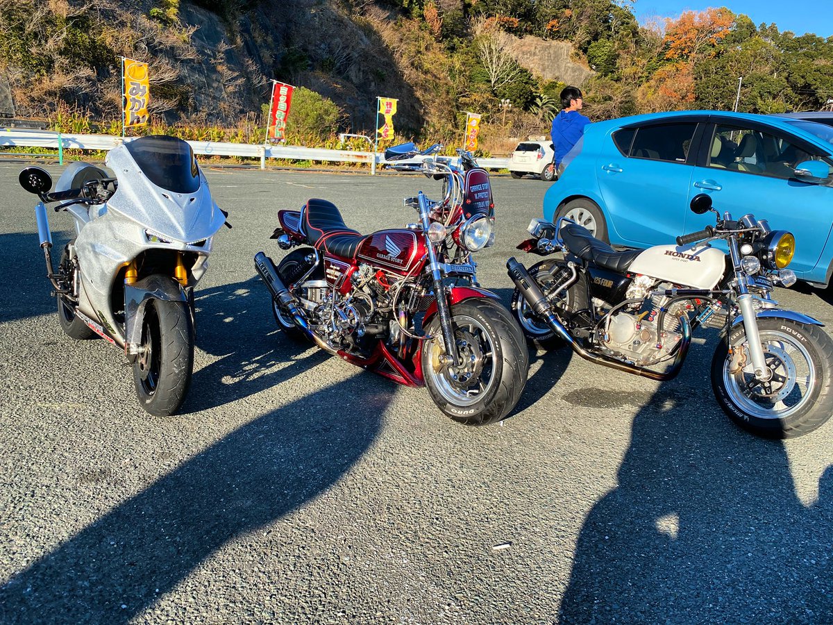 FZ_masa's tweet photo. 桜淵帰りのレイクサイドでばったり遭遇!
またゆっくり話しましょう😊
#エイプ
#エイプカスタム
#4mini
#浜名湖レイクサイド
#GRAVITYNOISE https://t.co/UgZr7sRUvy
