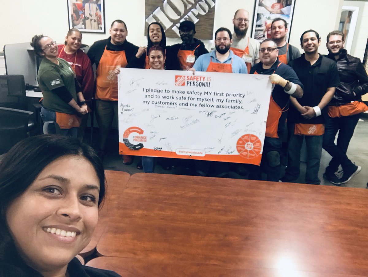 Amanda32215's tweet image. Freight team 100% dedicated to working safely. #whyiworksafe #teamrancho #roadto365