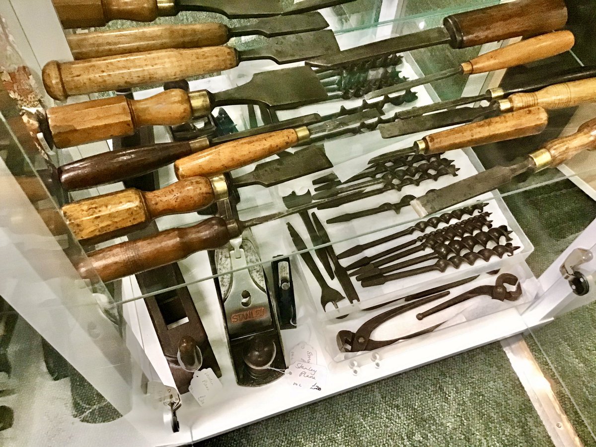 All tooled up for the new year, with a new dealer moved into both stores, have a fabulous day,
antiquesonhigh.co.uk
antiquesonhighsidmouth.co.uk
#oxfordantiquescentre
#imitationisthesincerestformofflattery
#vintagetools
#artsandcrafts #happynewyear
#coins #antiquities #miltaria