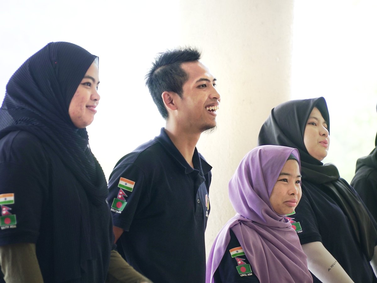 mycorpsofficial's tweet photo. @SyedSaddiq @scheekeong [MYCORPS MISSION 8 @ SOUTH ASIA]

Day 11: 2nd January 2020

Topic: Refugees, Asylum, IDPs and Statelessness

Speaker: Hasan Al-Akraa

#MyCorps #MyCorpsSouthAsia
#Negaraku #ChangingLives #YouthPower @SyedSaddiq @scheekeong https://t.co/uRNr6qD57p