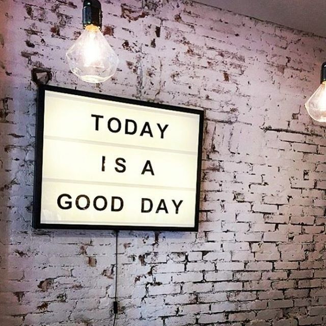 amelie06200's tweet photo. 🎊 𝙟𝙚𝙪𝙙𝙞 2⃣ 𝙟𝙖𝙣𝙫𝙞𝙚𝙧 🎊 

Je vous souhaite une belle journée, de vacances pour ceux qui sont encore en vacances ou de reprise pour ceux qui sont au travail ! 

📝 Aujourd'hui nous fêtons les Basile &amp; Vassili 📝 https://t.co/SlE6V5A5Ju