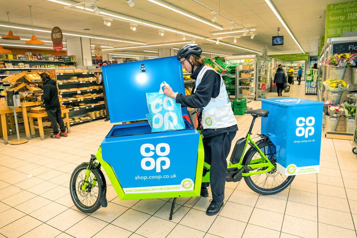 coopukpress's tweet photo. Co-op announce plans to #GRO - major online expansion with same day local delivery in towns and cities across the UK, plus largest #vegan product rollout with exclusive new brand called #GRO launched in January @coopuk #veganuary
you can read more here: https://t.co/cGfedldmFn https://t.co/mPSj3mpd40