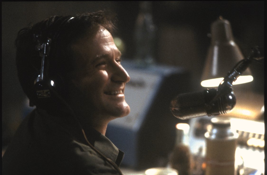 JanuaryMovie's tweet photo. Day 3 The soldiers and other listeners laughed at DJ Adrian Cronauer in #GoodMorningVietnam #Bales2020FilmChallenge #RobinWilliamsRIP https://t.co/Vh42PtxNGA