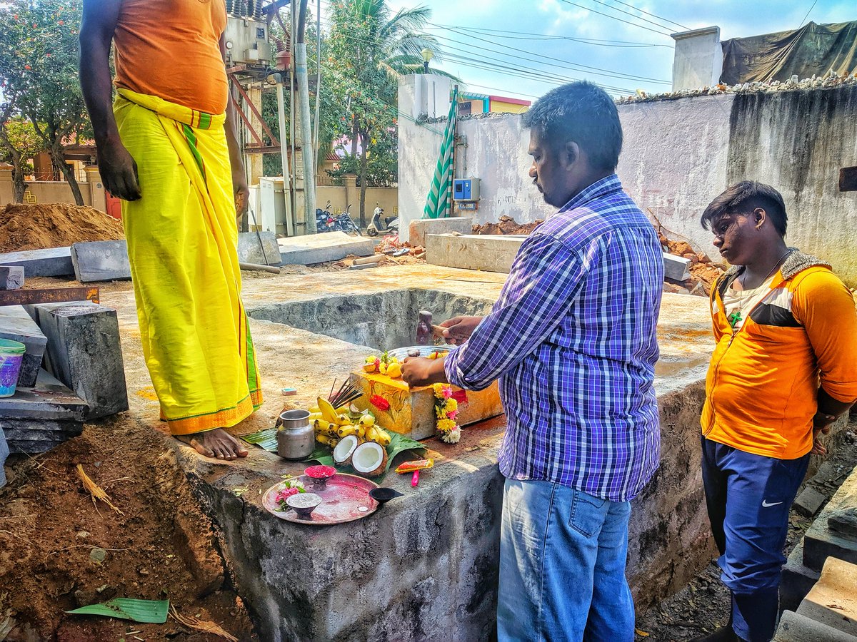 ChozhanH's tweet photo. அ/மி பத்ரகாளியம்மன் திருக்கோவில்
சன்னியாசி குண்டு, கிச்சுபாளையம் பிரிவுரோடு,சென்னை ஹைவே,
சேலம். 

புத்தாண்டு ஆரம்பத்தின் புதிதாய் ஒரு கோவில் வேலை. 
 ஆண்டின் சிறப்பான தொடக்கம். 

#Chozhan_Architecture ©
📞 9487366783
📞 9095444103
📞 8124648490 https://t.co/JTzcQrbYAa