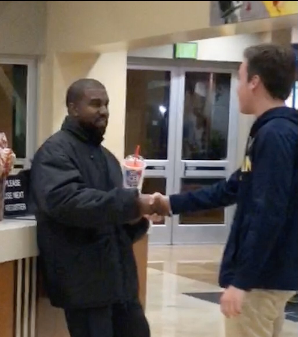 superkar18's tweet photo. JUST MET KANYE HOLY CRAP https://t.co/ZN6WNSUb71