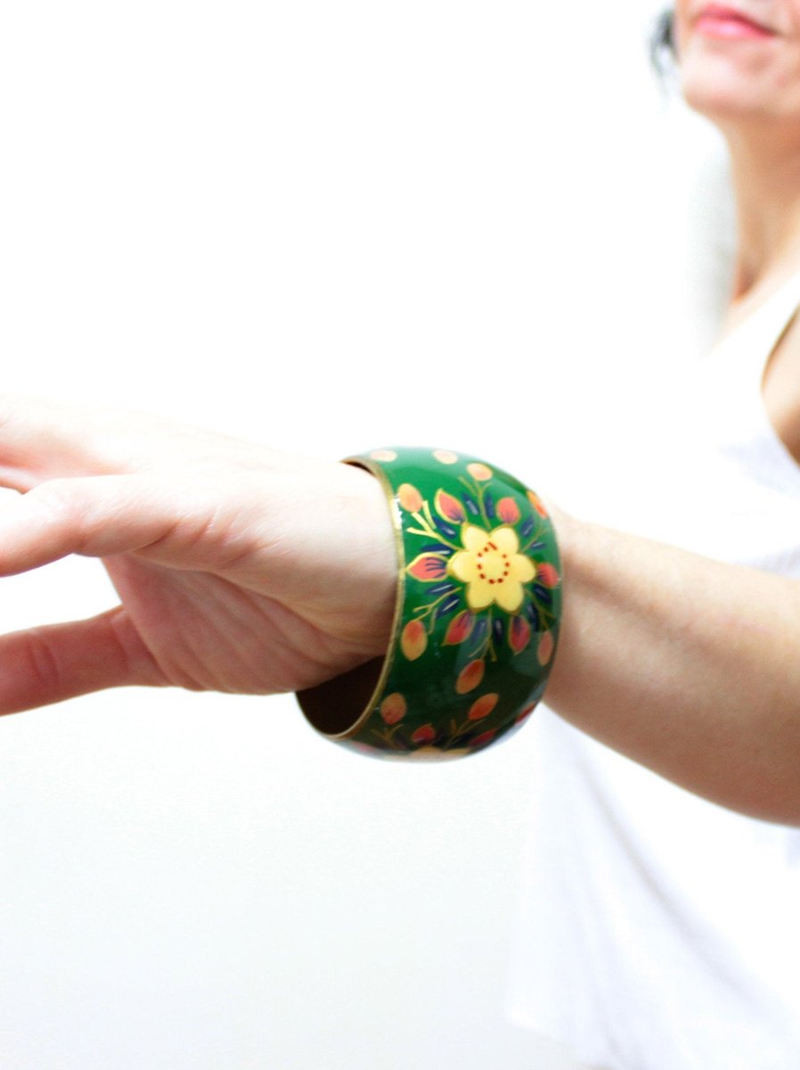 HaremDesign's tweet photo. Excited to share the latest addition to my #etsy shop:  Bangle, One of a kind gift, Valentine Gift for women https://t.co/Zn4BAt31JQ ##jewelry #bracelet #green #metalbangle #handpaintbracelet #flowerbangle #hippiebracelet #artisanbracelet #slavebraceletmetal #tbt #2020 https://t.co/0a3V2fRBWR
