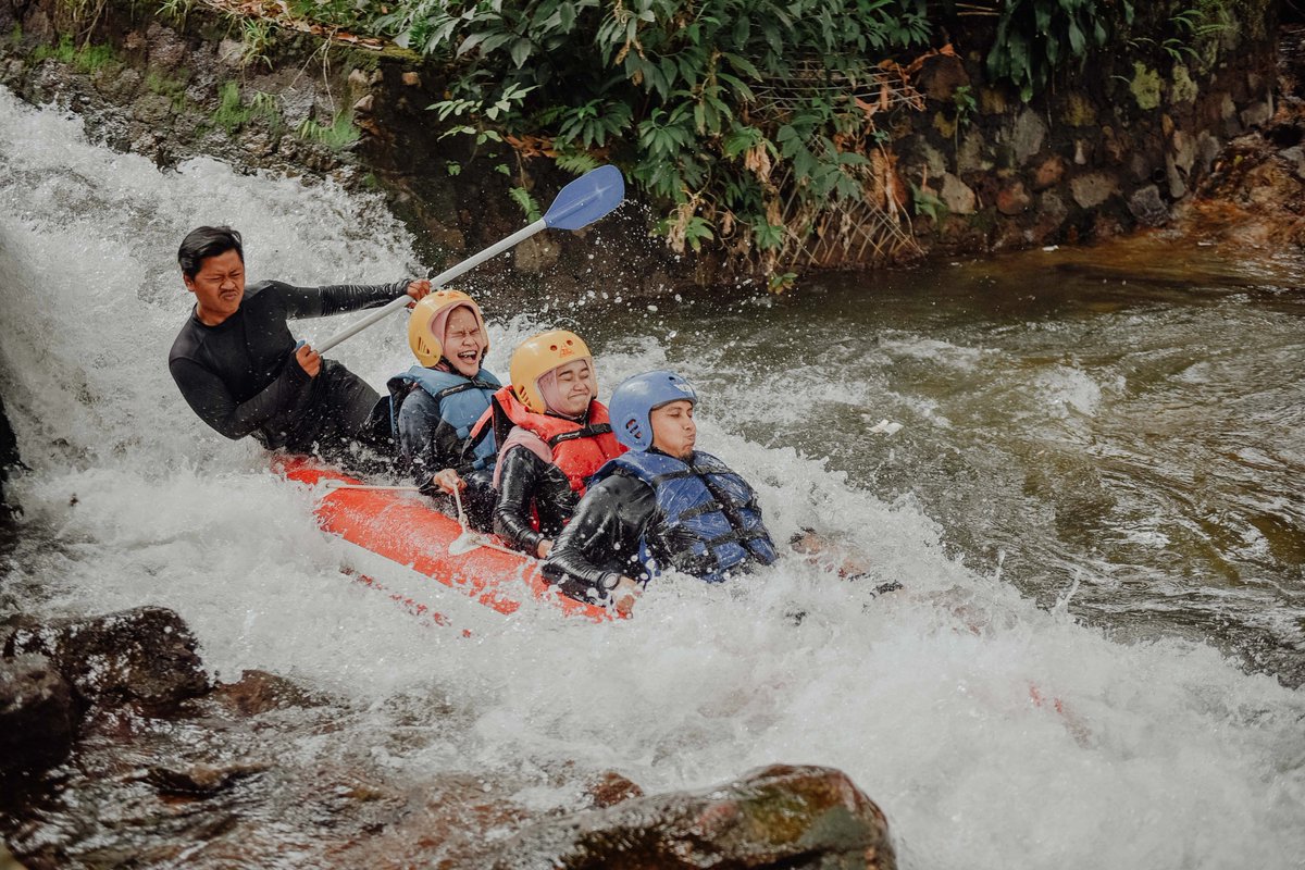 geooutbound's tweet photo. We have one track for white water rafting, this place is on the border of Lembang and Subang. The track is approximately 2km away and takes about 25 minutes enough to do your activities this holiday season. #GeoNews #rafting #bandung #geooutbound #BandungBasah #explorebandung https://t.co/50NGYQnN15
