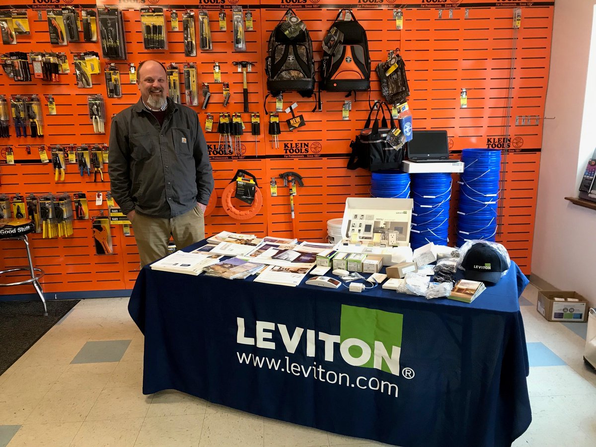 SENewEngland's tweet photo. #ThrowbackThursday to the @Leviton Counter Day at our Gloucester Branch. This counter day was filled with new products, trainings, and bright ideas! Be sure to stay on the lookout for our upcoming 2020 Counter Days, Events, and much more!
#TBT #ShineWithStandard #Leviton https://t.co/fJTnHalqCZ