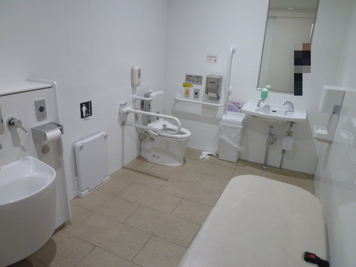 Deleted No Twitter ゆめタウン佐賀2階南西側 16年増築部分 の多機能トイレです 洋式便器はtotoのcs465を使用しています オストメイト対応トイレ