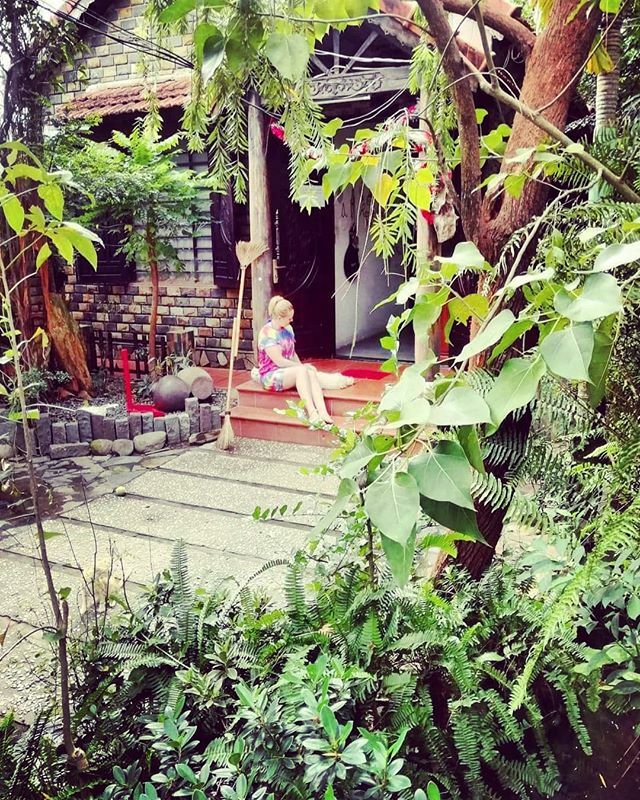 CheskaBennett's tweet photo. 😻💛🌳🇻🇳☀️💜 #vietnam #hoian #catcafe #catsanctuary #wanderlust #wanderluster #wanderlusting #travelawesome #travelmemories #travelmore

Photo credit @bgbenit https://t.co/63zgE3ofzG https://t.co/YO1zQMsEhY