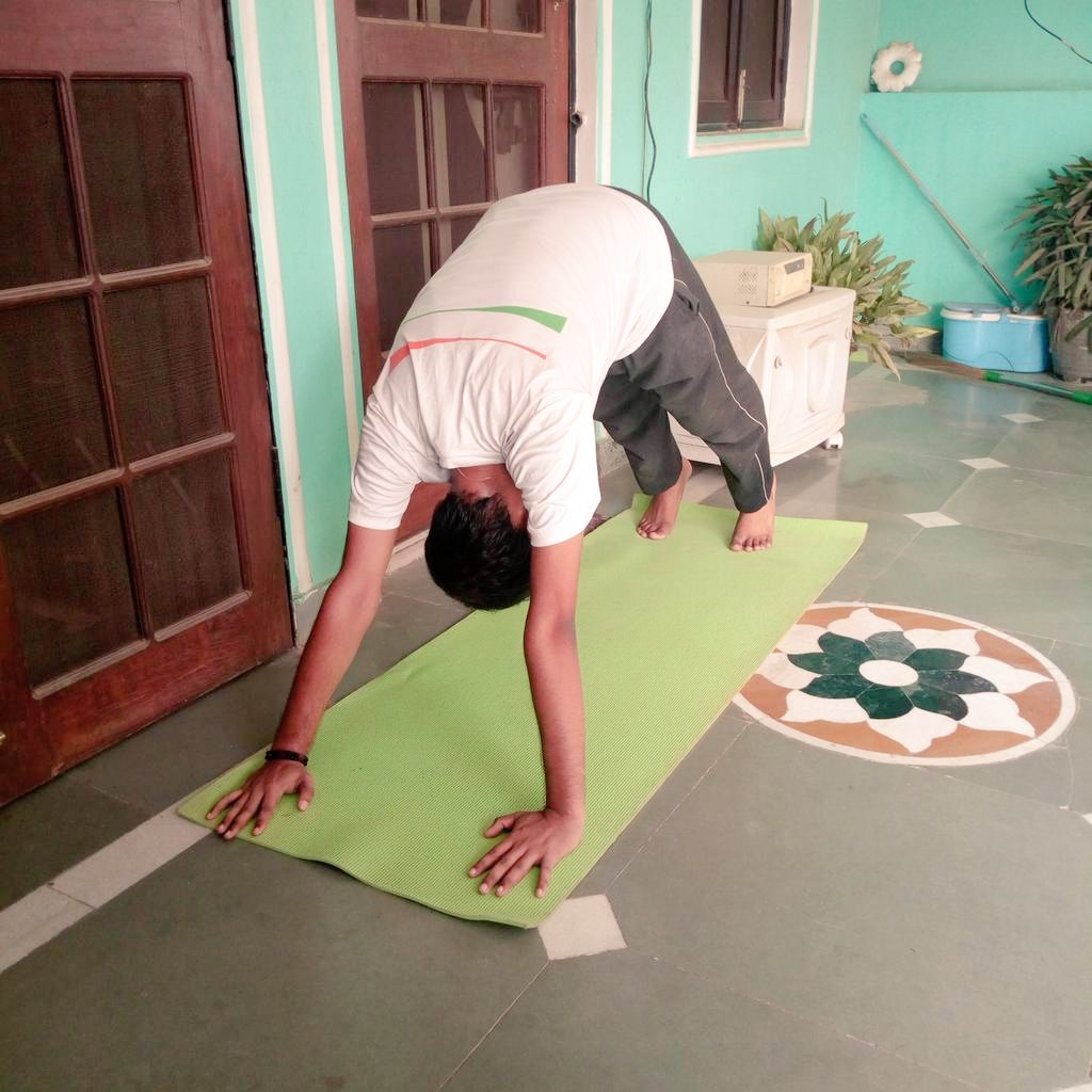 Rishabhprakash4's tweet image. In the race of money and fame, i forgot to value my body and health. I am taking a resolution of doing 5 minutes of yoga on a daily basis that keeps me active and improves my concentration power.
Bcz my health will maintain wealth.
#Keeros #EverydayFitness