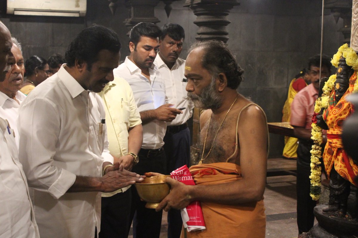 NRDHANAPALAN's tweet photo. Started my day at Kalikambal Temple. Participated in Special Pooja, Inaugurated Food Offering to the Devotees and Distributed New Year Gifts to the common public on the occasion of my 68th birthday.
#nrd #birthday #ptmk https://t.co/BbUqq1CNcg