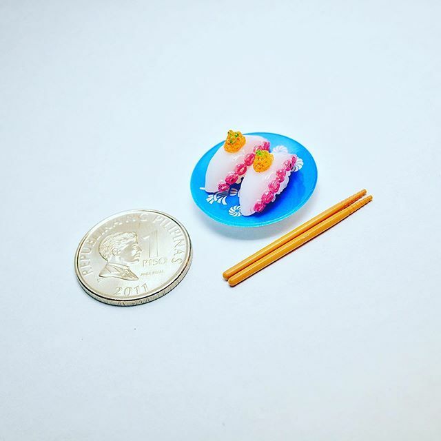 geepyo's tweet photo. My New Year’s Resolutions: Spend Little &amp; Eat Small. Did I get those right? 😅
.
.
.
#newyear #resolutions #tiny #miniature #rement #smallsize #circa2013 #one #coin #peso #philippinepeso #php #onepesocoin #plate #chopsticks #sushi #mini #small #toy #t… https://t.co/XYaa9z7KX6 https://t.co/HnLfa0tB1T