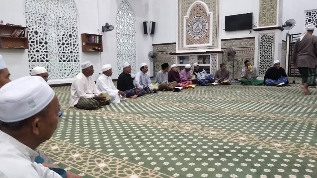 mada_malaysia's tweet photo. Majlis bacaan Yassin di Masjid Pulau Maharaja bg memohon kesejahteraan peladang &amp;  turunan hujan oleh AJP dan peladang PPK D2, Tunjang

#madamabeles https://t.co/HBo4AmAflS