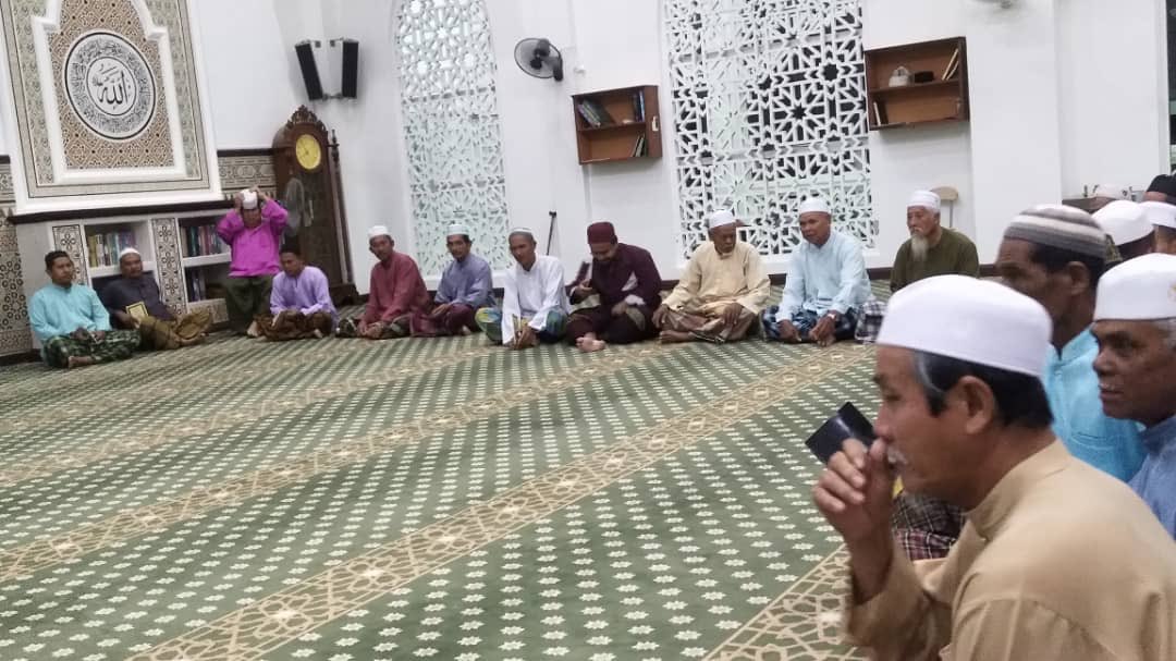 mada_malaysia's tweet photo. Majlis bacaan Yassin di Masjid Pulau Maharaja bg memohon kesejahteraan peladang &amp;  turunan hujan oleh AJP dan peladang PPK D2, Tunjang

#madamabeles https://t.co/HBo4AmAflS