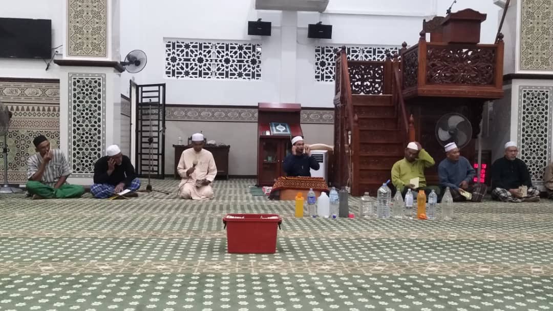 mada_malaysia's tweet photo. Majlis bacaan Yassin di Masjid Pulau Maharaja bg memohon kesejahteraan peladang &amp;  turunan hujan oleh AJP dan peladang PPK D2, Tunjang

#madamabeles https://t.co/HBo4AmAflS