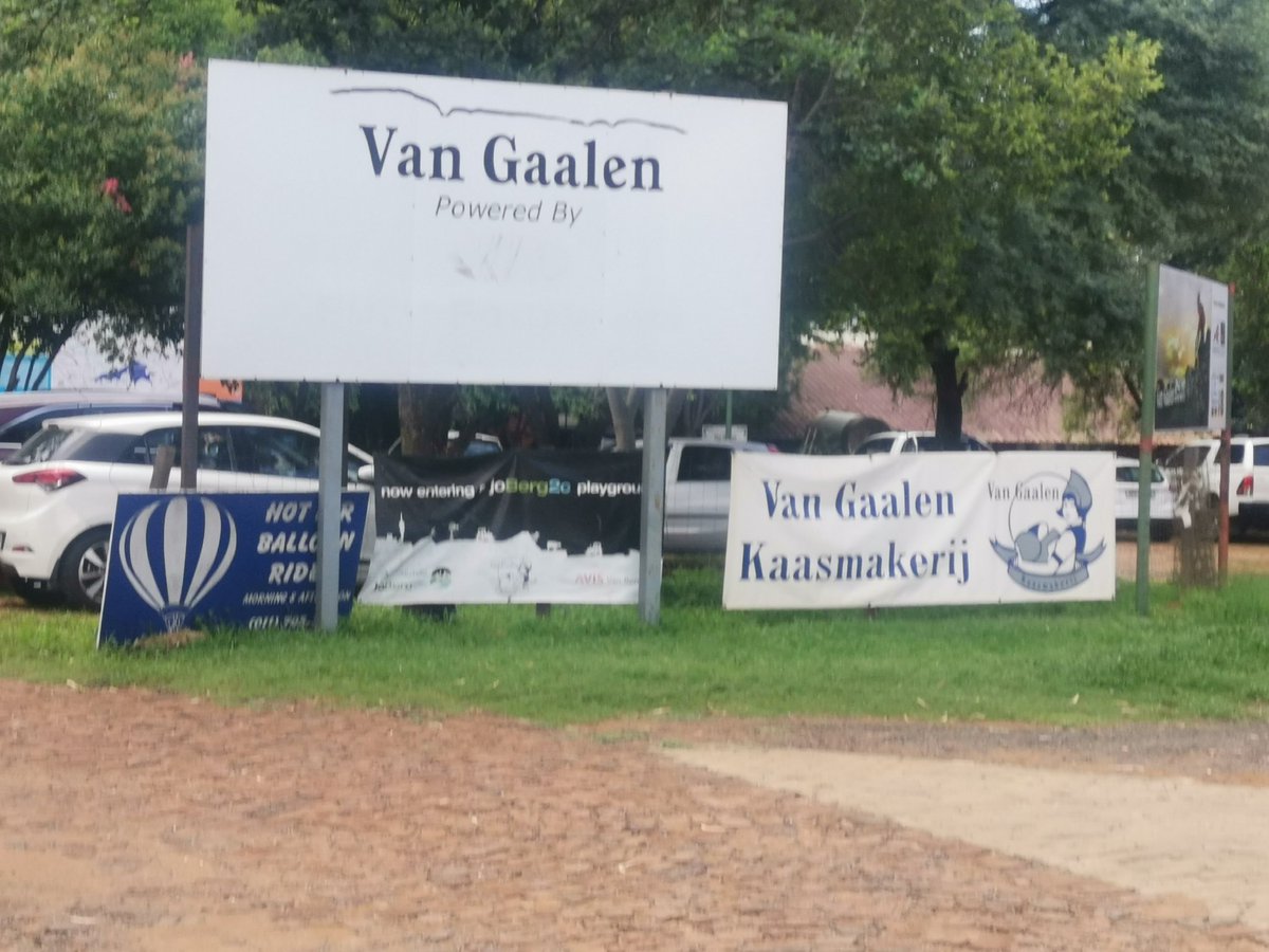 What a surprise to find craft beer at the cheese farm. You can enjouy a Blackhorse Lager @ R45 per pint under the trees with a beautiful view of the mountains. They also have the Blackhorse Gingerberry on tap @ R45 per pint. Other beer in bottles range from R25.