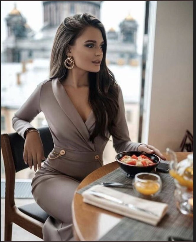 Kritik hrs pakai solusi? Ini pendapat kuno dan basi. Kalau tahu solusinya, mending jd gubernur/presiden drpd jadi kritikus. Duitnya lebih banyak. Kritikus dan pelaku beda ilmu. Kritikus soal why, eksekutor soal how. Why mengilhami how. Yg penting, kritik jgn dilandasi kebencian.