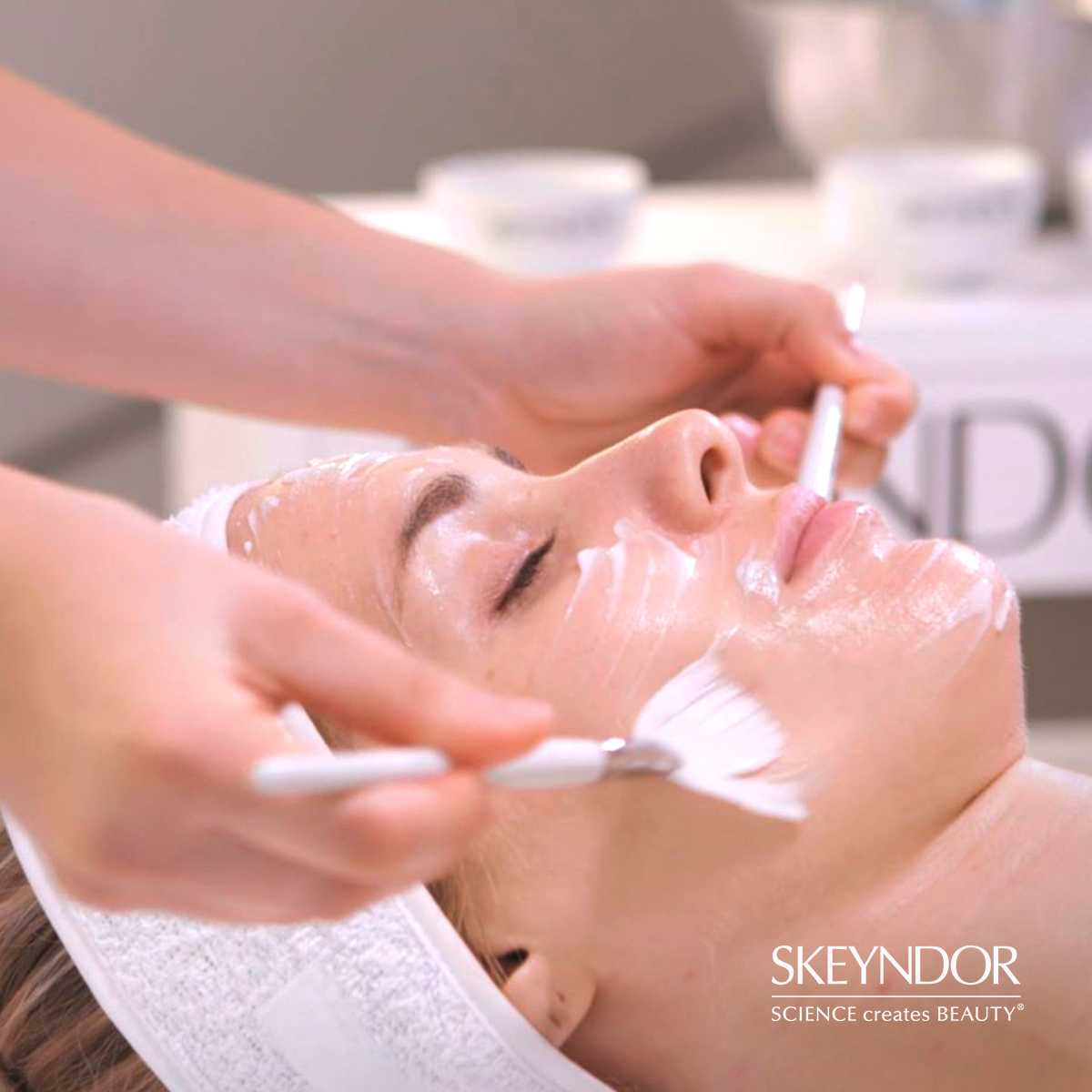 ¡Año nuevo, piel nueva! Ofrece a tus clientas un diagnóstico facial gratuito para convertirlas en protagonistas y poder atenderlas de manera totalmente personalizada. Sólo necesitan 5 minutos. ¡Su piel te lo agradecerá!