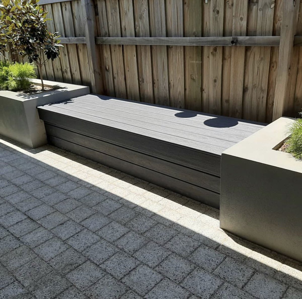 camofasteners's tweet photo. No project is too small for CAMO EdgeClips! Wishing we could spend some time on this sunny bench seat by Donegan Decking and Carpentry. 😎

"CAMO EdgeClips system install was a breeze." ~ Bruce Donegan 

#camofasteners #edgeclips #timbertech #outdoorliving #deckresponsibly https://t.co/pkY3DetZVJ