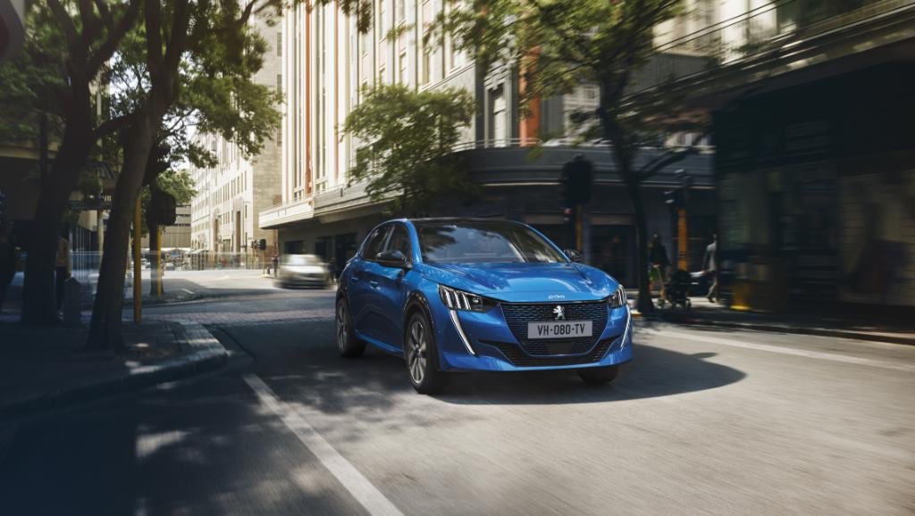 CarsNewsTV's tweet photo. PSA Grubu’nun küçük elektriklileri de, 2020’de satışa çıkıyor...
#OpelCorsaE  #PeugeotE208  #DS3CROSSBACKeTENSE 
Citroen’in elektrikli sürprizini ise 2020 bitmeden göreceğiz...

#GoElectricWithPSA @Opel @Peugeot @DS_Official @DS_Turkiye @PeugeotTurkiye @OpelTurkiye @GroupePSA https://t.co/QloXwHPp80