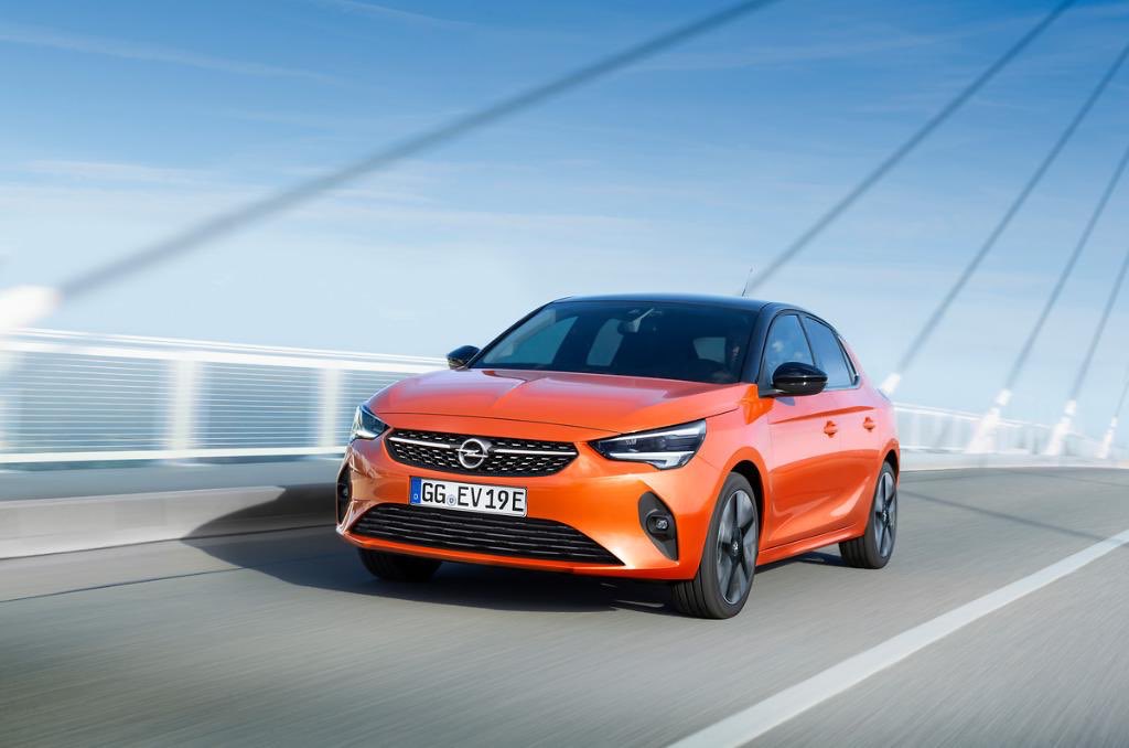 CarsNewsTV's tweet photo. PSA Grubu’nun küçük elektriklileri de, 2020’de satışa çıkıyor...
#OpelCorsaE  #PeugeotE208  #DS3CROSSBACKeTENSE 
Citroen’in elektrikli sürprizini ise 2020 bitmeden göreceğiz...

#GoElectricWithPSA @Opel @Peugeot @DS_Official @DS_Turkiye @PeugeotTurkiye @OpelTurkiye @GroupePSA https://t.co/QloXwHPp80