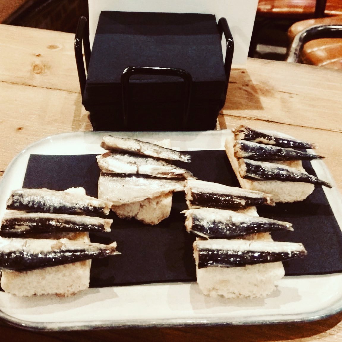 El Babero (@elbabero) on Twitter photo Brillos! Destellos! Esa piel... Ese sabor... #sardinitaspicantes de <a href="/realconservera/">Real Conservera Española</a>
#elbabero #elbaberorestaurante #elbaberofood #venyponteelbabero #detapas #devinos #decañas #tapasjorgejuan #foodie Brillos! Destellos! Esa piel... Ese sabor... #sardinitaspicantes de <a href="/realconservera/">Real Conservera Española</a>
#elbabero #elbaberorestaurante #elbaberofood #venyponteelbabero #detapas #devinos #decañas #tapasjorgejuan #foodie