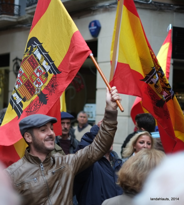 arriatecolorao's tweet photo. La Toma de Granada es la fiesta por excelencia de la ultraderecha en Andalucía.

Banderas franquistas, señores pidiendo un taxi, Ortega Smith, la Legión... ¡Solo falta Zozulya!

Pero.. ¿Qu�� es y por qué tanta gente está en contra de la celebración de la Toma de Granada? HILO👇 https://t.co/l3g0kIcYPV