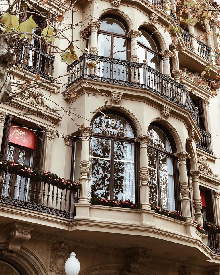 FranquetBarrau's tweet photo. Cheers to a Wonderful 2020 🚀🎊❤️
.
L'equip de Franquet Barrau us desitja un bon any, ple de nous projectes!
.
#fantasticsanys20 #happyprojects #bonanynou #franquetbarrau #elsnostresmillorsdesitjos #manresa #barcelona #interiorisme #studio https://t.co/mO4fCons9c