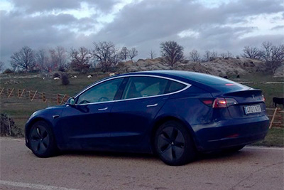 km77com's tweet photo. #Tesla Model 3 | Prueba de larga duración
Un viaje de ida y vuelta entre Madrid y Soria que se alargó más de lo corriente. #km77Model3
https://t.co/ZC6C8YEvGS https://t.co/r6SC4f2EzS