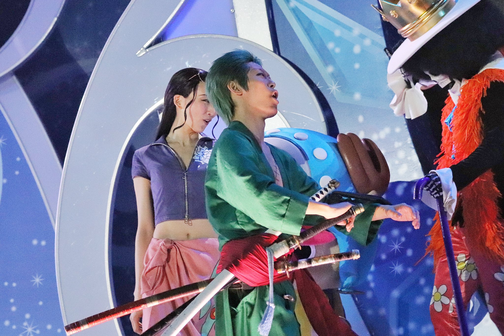 キリヤ 10th Usjカウントダウンパーティー ワンピースプレミアサマースペシャル ゾロ ロビン チョッパー ブルック ナミ サンジ ウソップ みんなと真逆の方向にズンズン進むゾロ笑 Usjファン カウパ プレショ T Co Xwdtrp3dqm