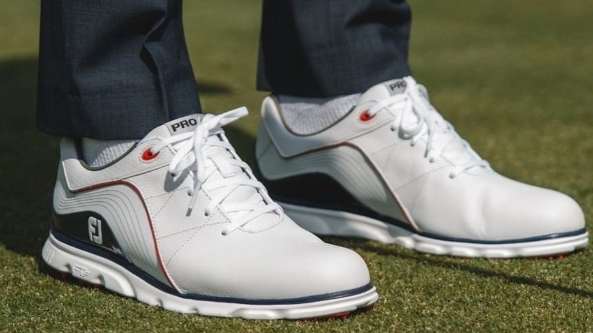 ClevedonProShop's tweet photo. The #FootJoy #PROSL golf shoes are so comfy and if you haven't tried them on, you really should! So for the people who don't have them yet, comment below why you love your #PROSLs ☺ Available at #ClevedonProShop
Reserve a pair: https://t.co/cLLBegDsPi https://t.co/UzsGM1ULRO