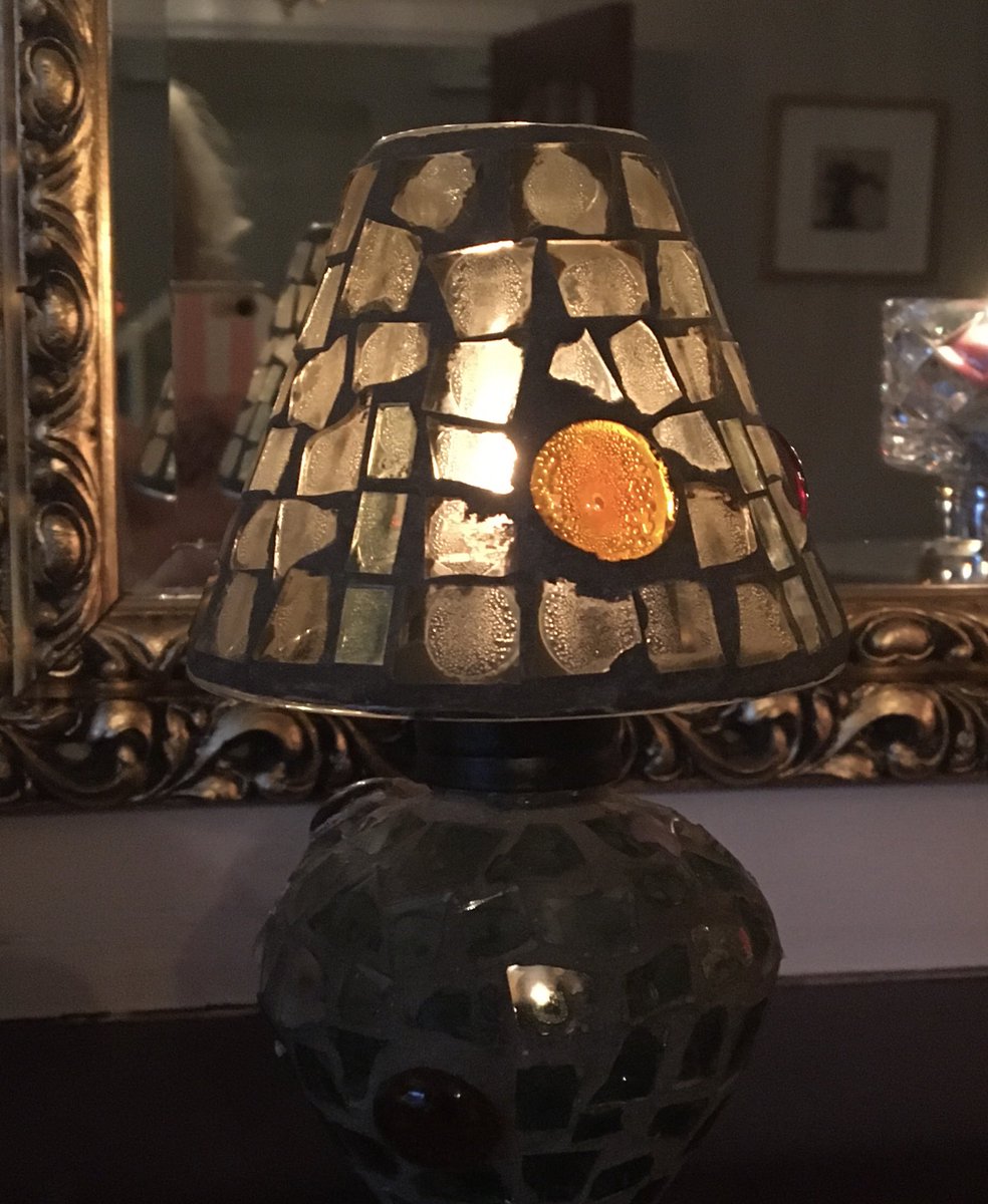 anniean39693586's tweet photo. #Darkmorning #decsdown #candlelight ##brightens everywhere https://t.co/KM3jRyDxIY