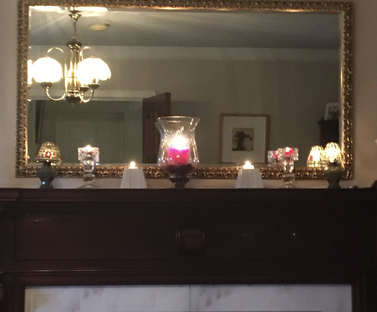 anniean39693586's tweet photo. #Darkmorning #decsdown #candlelight ##brightens everywhere https://t.co/KM3jRyDxIY