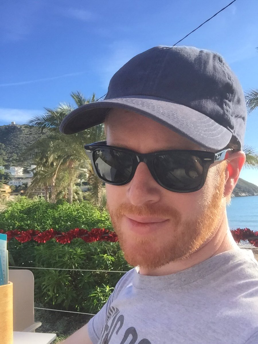 princeharrylook's tweet image. So much to look forward to in 2020. Happy New Year everyone! #lookforwardnotback 
#princeharry #impersonator #dukeofsussex #duchessofsussex #harryandmeghan #lookalikes #thequeen #meghanmarkle #rhyswhittock #princeharrylookalike #doppelganger #london #model #buckinghampalace