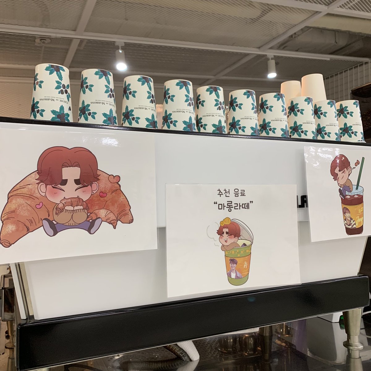 Super102maN's tweet photo. 그리고 컵홀더 진행하게 해주신 사장님 !!! 
이번에도 팬아트 그려주신 @ma_BFhs 님 도 너무너무 감사합니당‼️
우리 우정은 영원합니당🙈 #JMHBD @BOYF_JM https://t.co/9Q8yTubUJ2