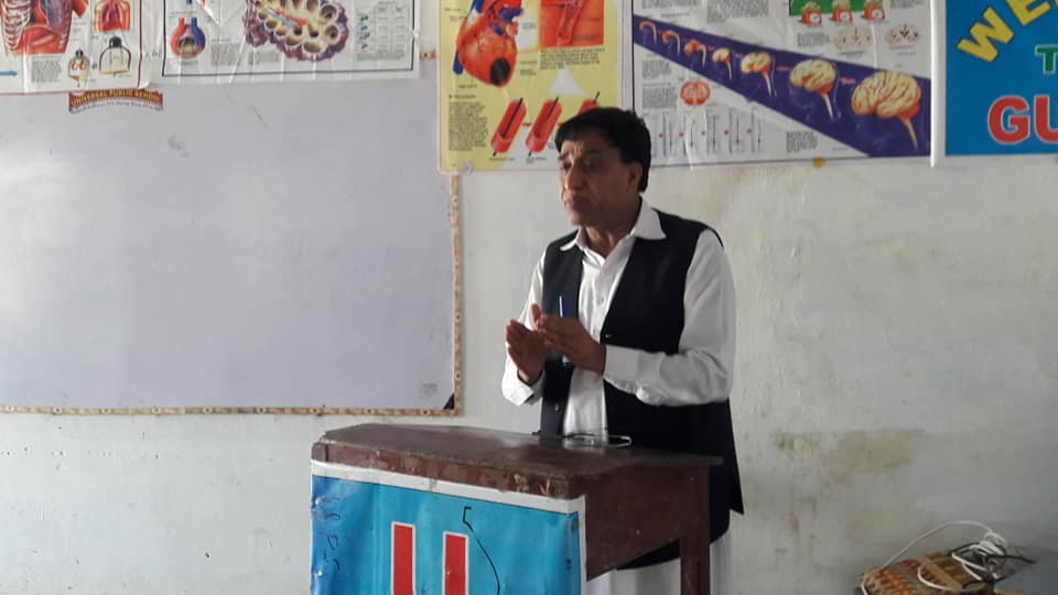 upslkl's tweet photo. #Mr.#SherAlam #Shinwar, #Senior English #Lecturer at #Peshawar #Public #School and #College giving #Special #instructions to #UPS #Students about the main #Purpose and #objectives of #Education , #students behavior towards #parent's, #Teachers, #elders and #Society.
@Shinwari_9 https://t.co/6yt1Az83Ko