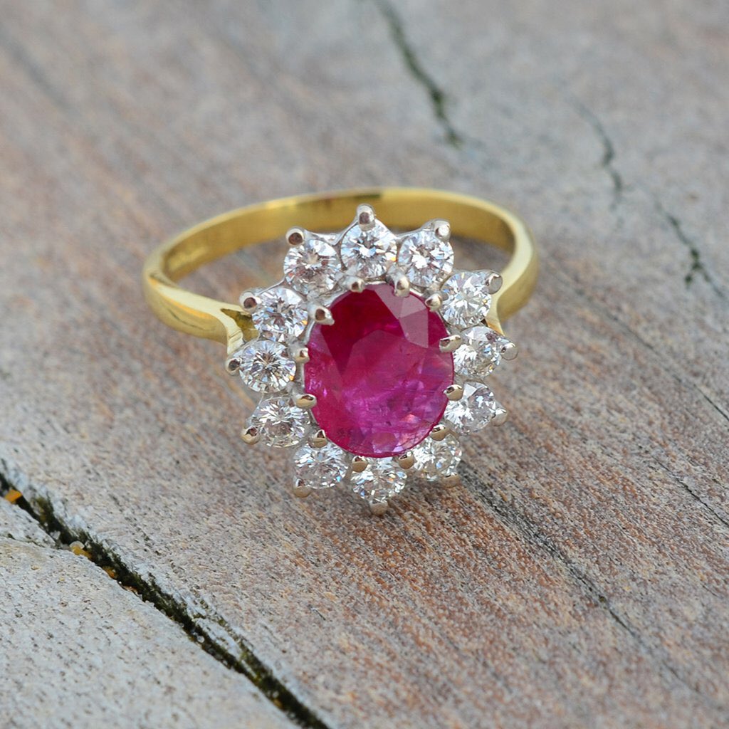 RJMJewellers's tweet photo. Beautiful Secondhand Ruby and Diamond Cluster Ring 💍Available in our Shop and Online ✨ #rubyanddiamondring #secondhandjewellery #shopsmall #haylingisland #jewellers #jewelleryoftheday #jewellerylover https://t.co/j64I8QAHFb