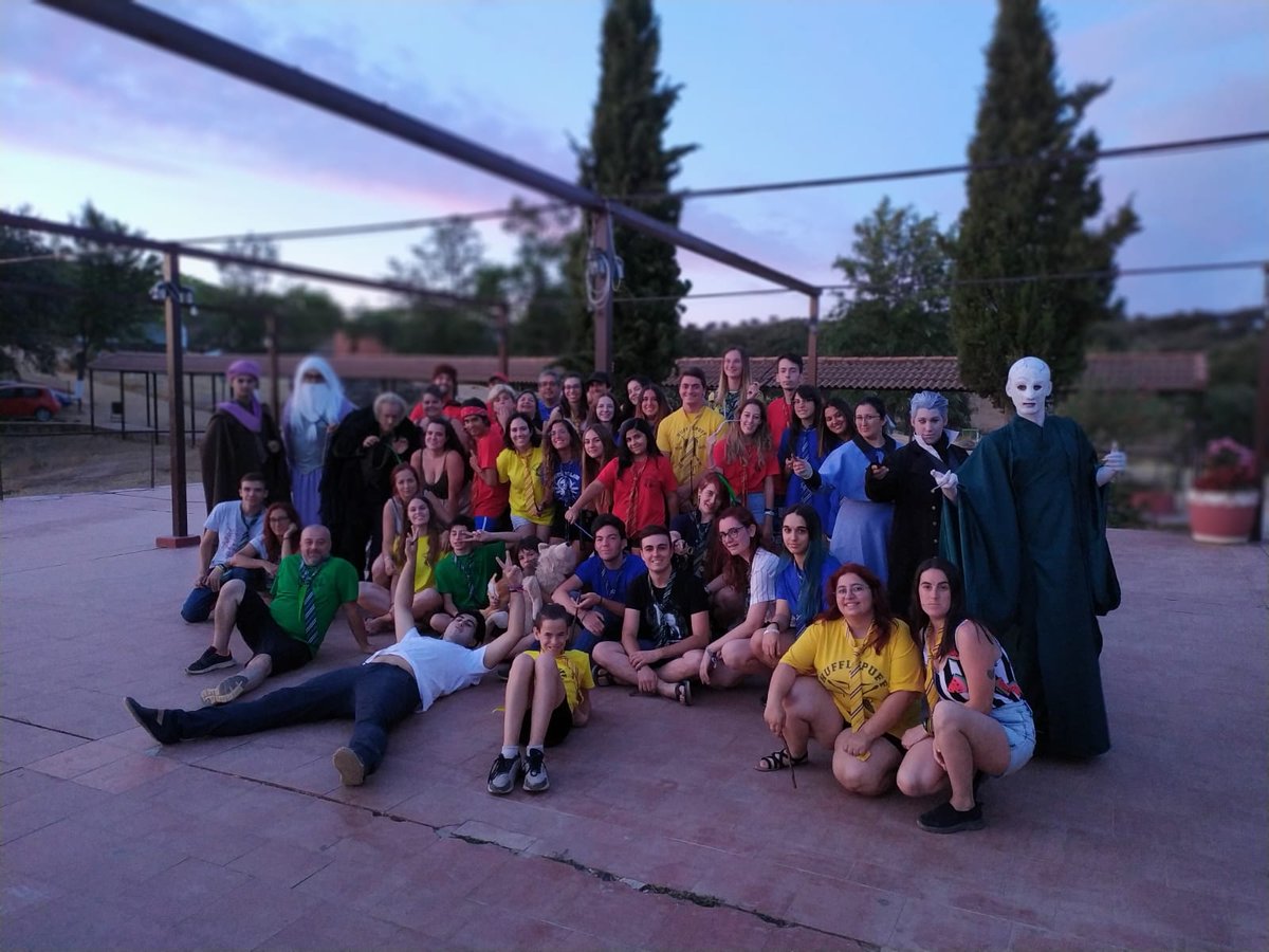 ¿Has pedido ya tu carta para Reyes? 🦉 Os recordamos que la quinta edición de la Convivencia Hogwarts será del 10 al 15 de agosto en la Sierra Norte de Sevilla. Solicita tu inscripción o tu regalo para otra persona mandando una lechuza a convivenciahogwarts@gmail.com ⚡️