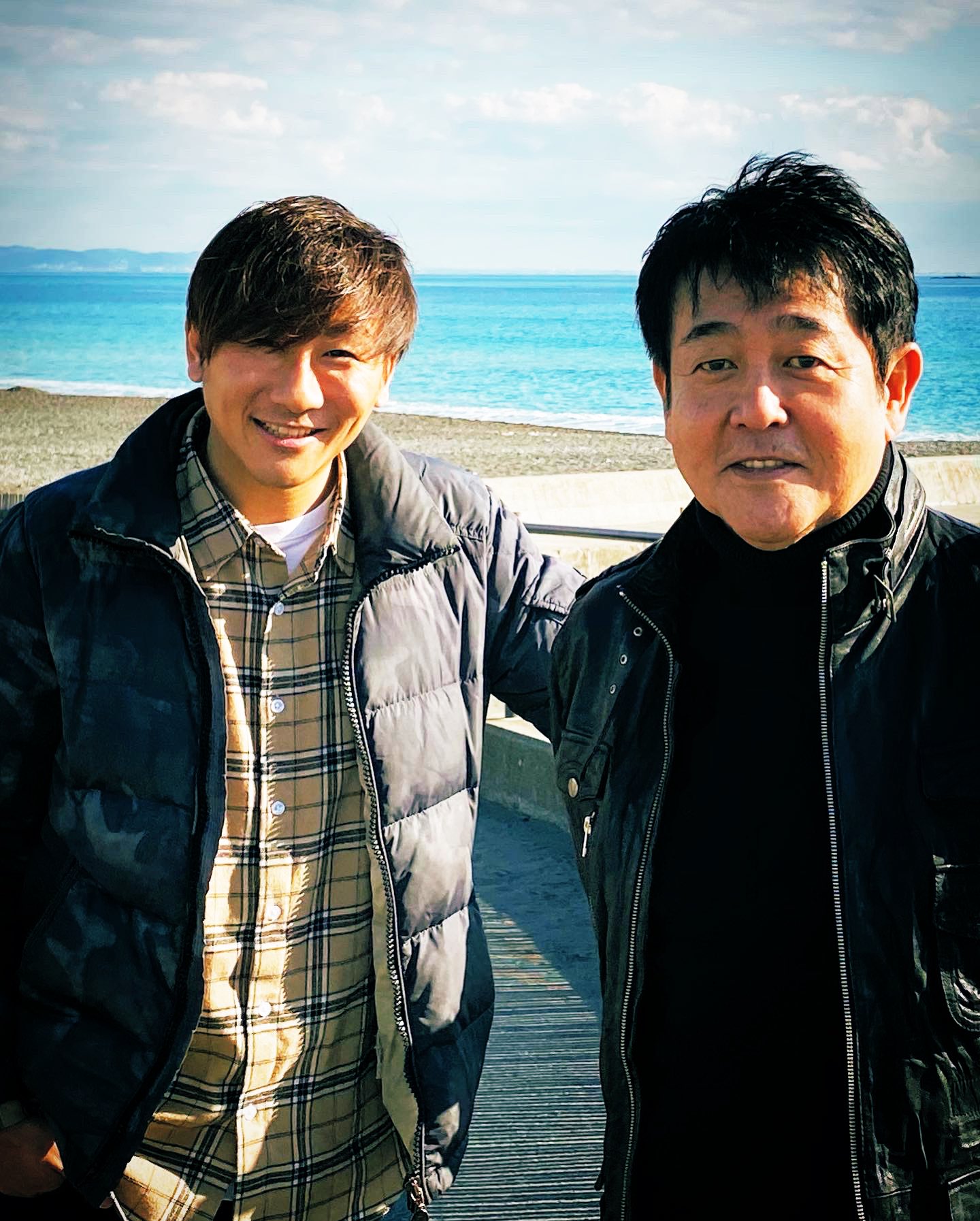 クレイ勇輝 恒例のtubeの前田さんと初詣 昨年はお世話になりました 今年もよろしくお願いします ビシッと決める事を決めて 躍進するぞ 写真は江ノ島と サザンビーチで散歩する Tubeの とキマグレンの 桑田さん おじゃましました