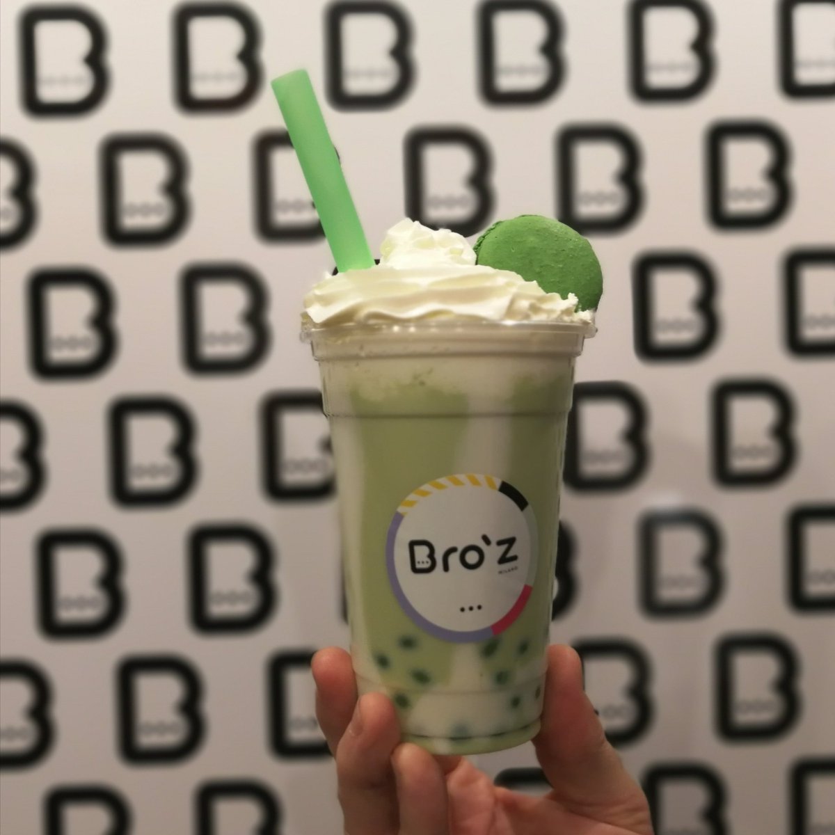Siamo aperti! 🥤🎉 Bubbletea? Milkytea? Chaitea?
Avete solo l'imbarazzo della scelta. 😜 Vi aspettiamo in Via San Maurilio 4, angolo Via Torino.
#brozmilano #bubbletea #milkytea #chaitea #boba #bobalovers #bubbletealovers #viatorino #duomo #duomodimilano #milan