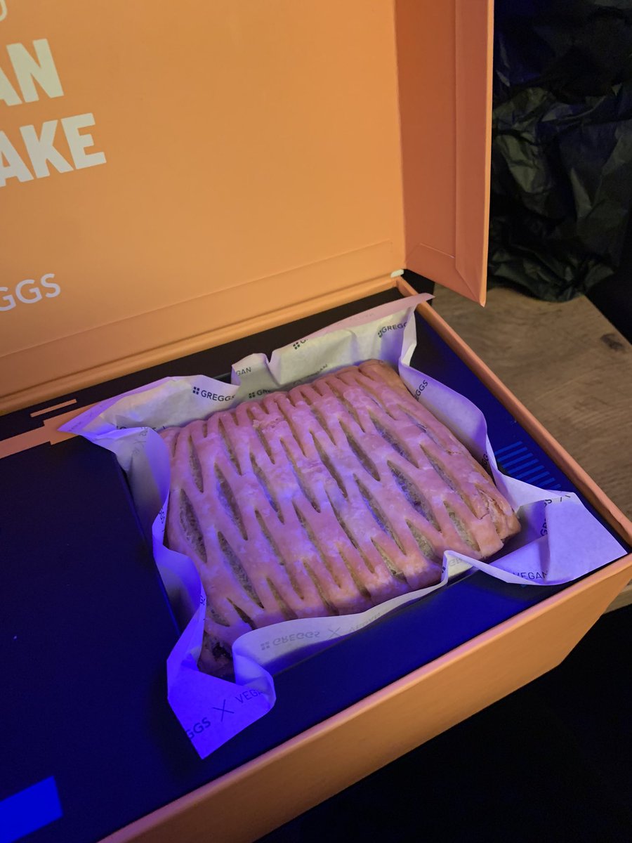 I've just had a lovely slab of roast pork with all the trimmings. 

Much healthier than Gregg's Vegetarian #steakbake which is basically carrots wrapped in lard. 

#Greggs