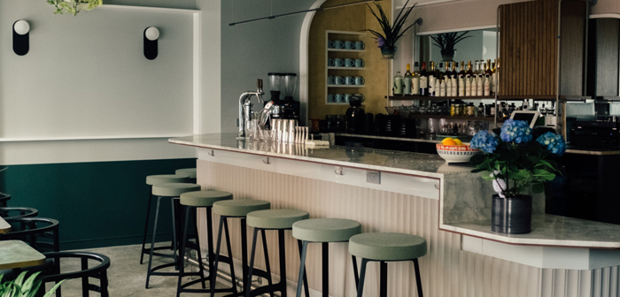integralmediasl's tweet photo. 🍻🥂🤔 ¿Alguna vez has oído hablar de los #SoberBars? 👉🏻 Descubre esta nueva y creciente moda de bares y barras sin #alcohol pensada para el disfrute las personas abstemias ➡ https://t.co/DFasK68YQG vía @diegocoquillat https://t.co/2vCJqsnUDh