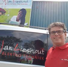 IJsfeest's tweet photo. Iedere dag weer profiteren we van het vakmanschap van @ElektraLieshout . Alles loopt, draait, beweegt al drie weken op rolletjes bij het IJsfeest! Een onmisbare schakel in het geheel. Fantastisch werk!!! @ETvanLieshout #trots #hoofdsponsor #dankbaar #SenB https://t.co/LkTHDmU9cz