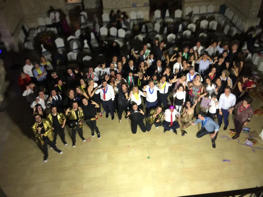 OAzabache's tweet photo. FELIZ AÑOOOO!!!! Siempre es un placer pasar la última noche y la primera del año en Hotel Convento de las Claras!! Siempre lo pasamos increíble y nos hacéis pasar una noche inolvidable!!
• Gracias 🙏
•
• 🍇 FELIZ AÑOO!
•
#orquestaazabache
#conventolasclaras
#felizaño https://t.co/sUDTMivhP5