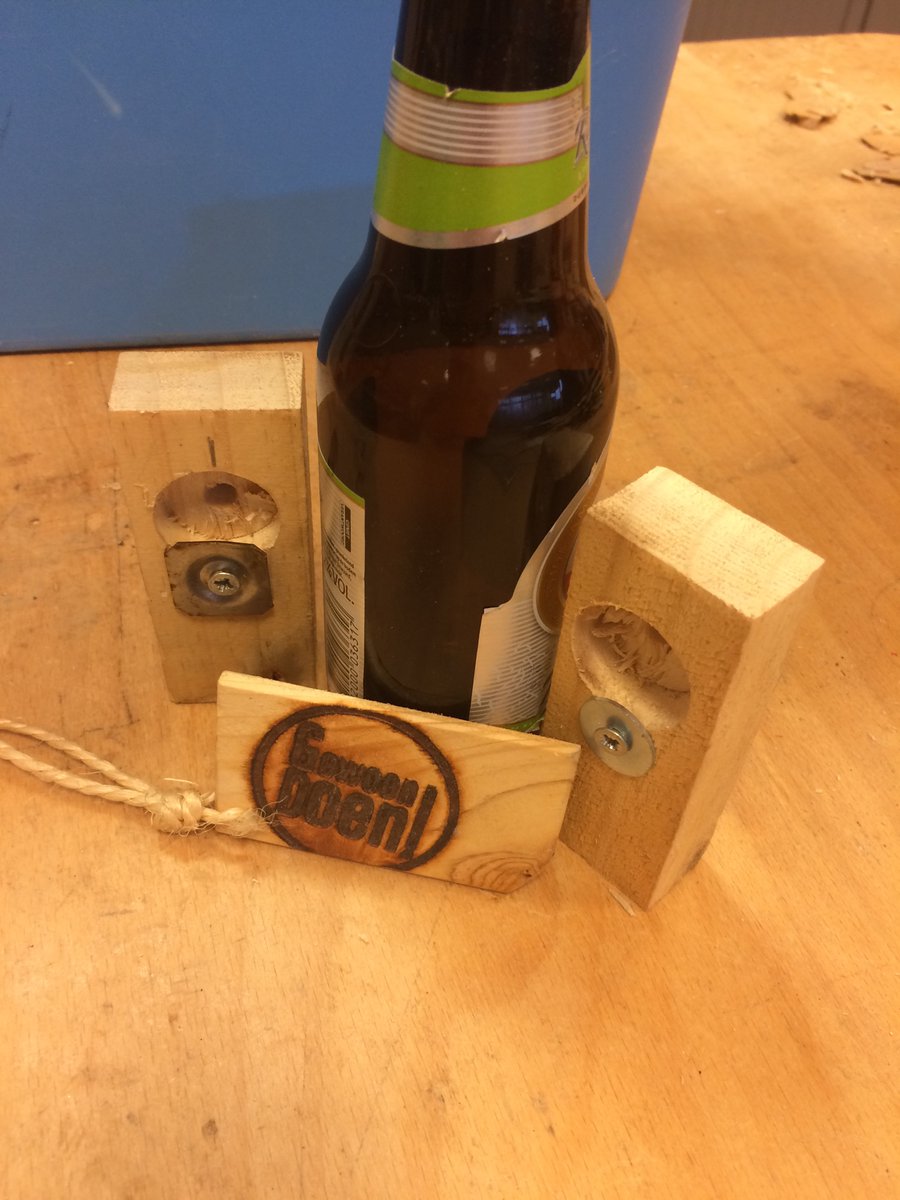 GewoonDoen8's tweet photo. Een flesje kan met deze opener open krijgen. Opdracht voor #kekbier in #ouderkerkaandeamstel https://t.co/u4GM9rzg5A