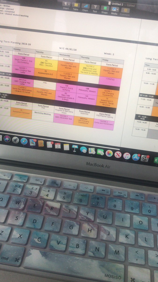 MissClarkeRE's tweet image. Trying to sort out and organise my life today... #sendhelp #planplanplan #colourcode